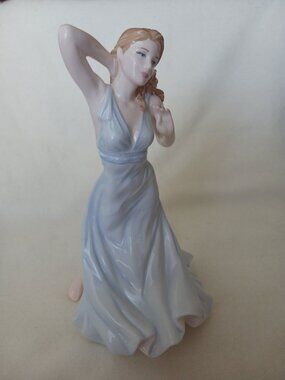 Excellent Condition HN4611  2005 Royal Doulton Pretty Ladies Contentment No Box